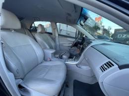 TOYOTA - COROLLA - 2011/2012 - Preta - Sob Consulta